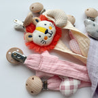 Cotton Dummy Clip – Knitted Soother Holder with Plush Motif & Beech Wood Clip | 27 cm | 8 Designs