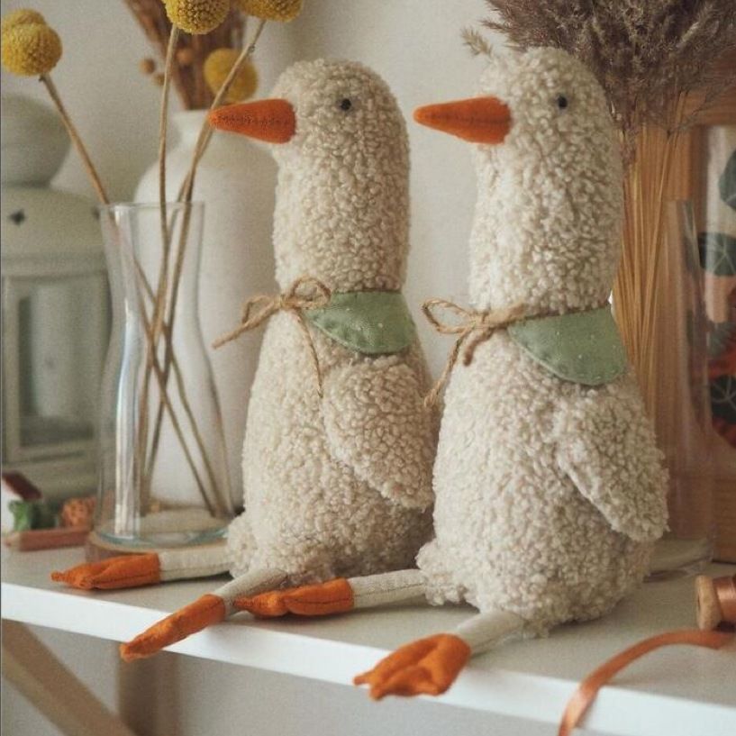 Goose Plush Toy – Soft Stuffed Animal Doll with Scarf | 43 cm