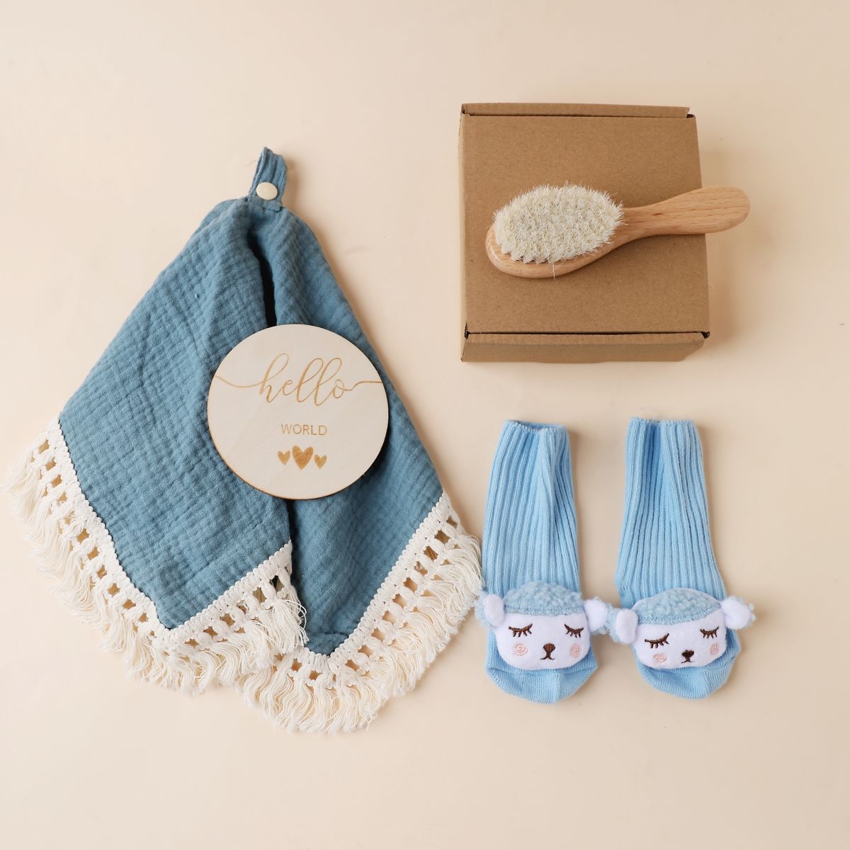 Boxed baby gift set with tassel-trim comforter, accessories and announcement plaque – Blue