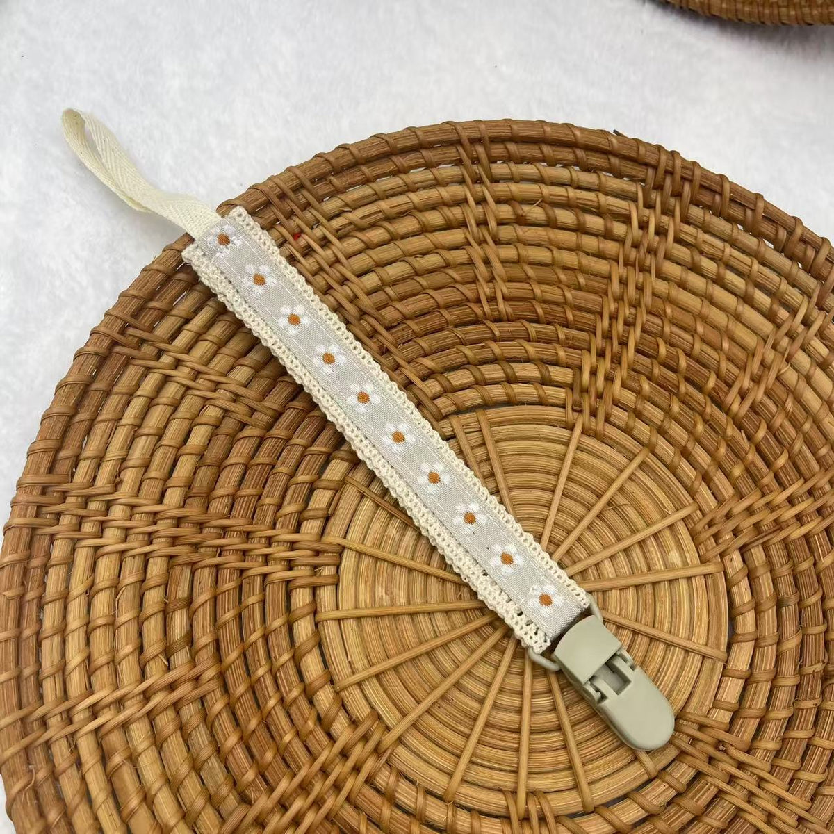 White Flower (Plastic Clip) embroidered fabric dummy clip