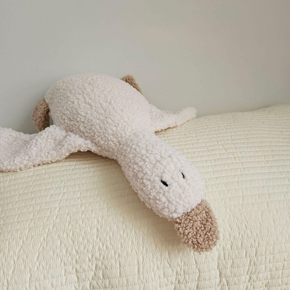Curly-textured 45 cm plush goose with long neck and orange beak in off-white – Off-White