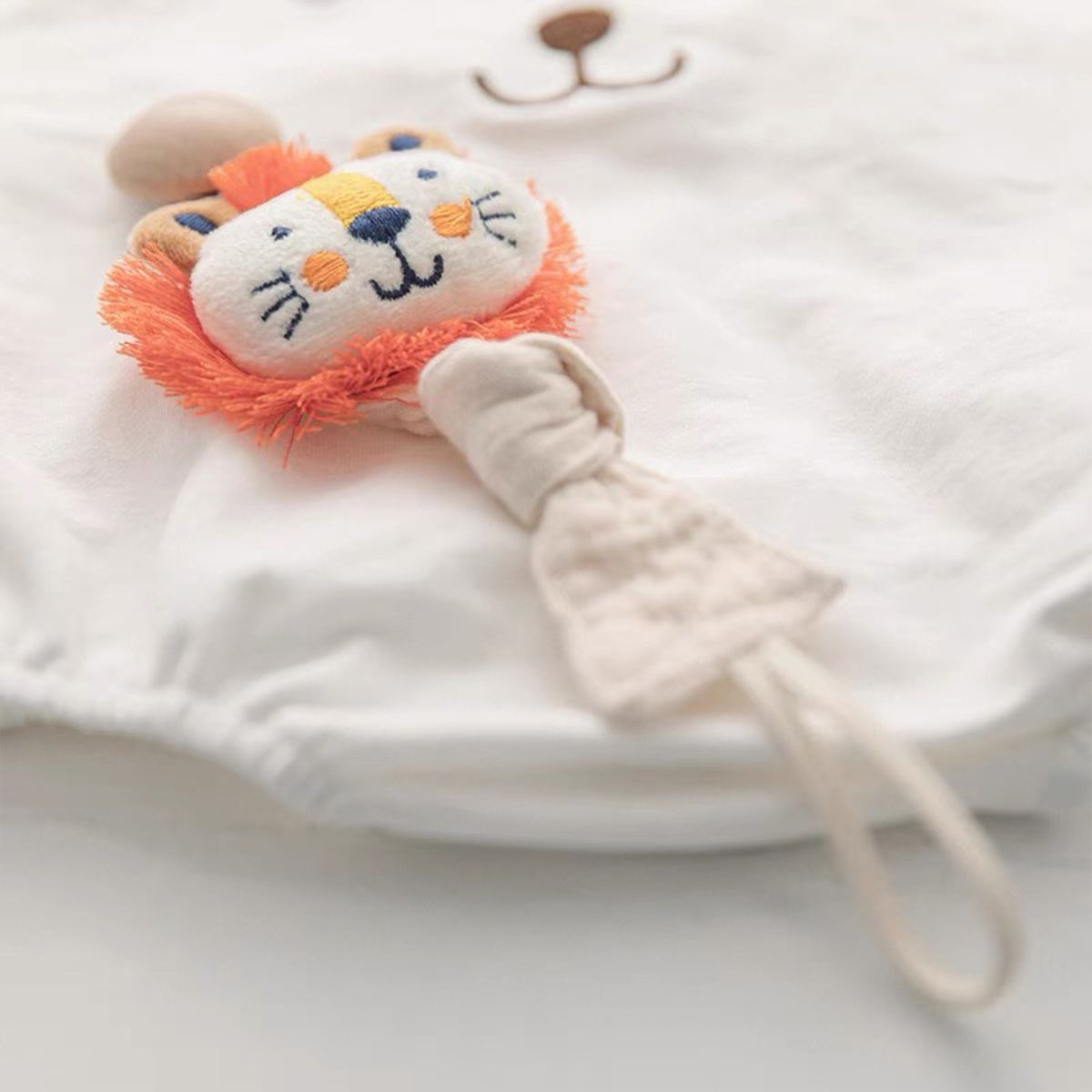 Cotton Dummy Clip – Knitted Soother Holder with Plush Motif & Beech Wood Clip | 27 cm | 8 Designs