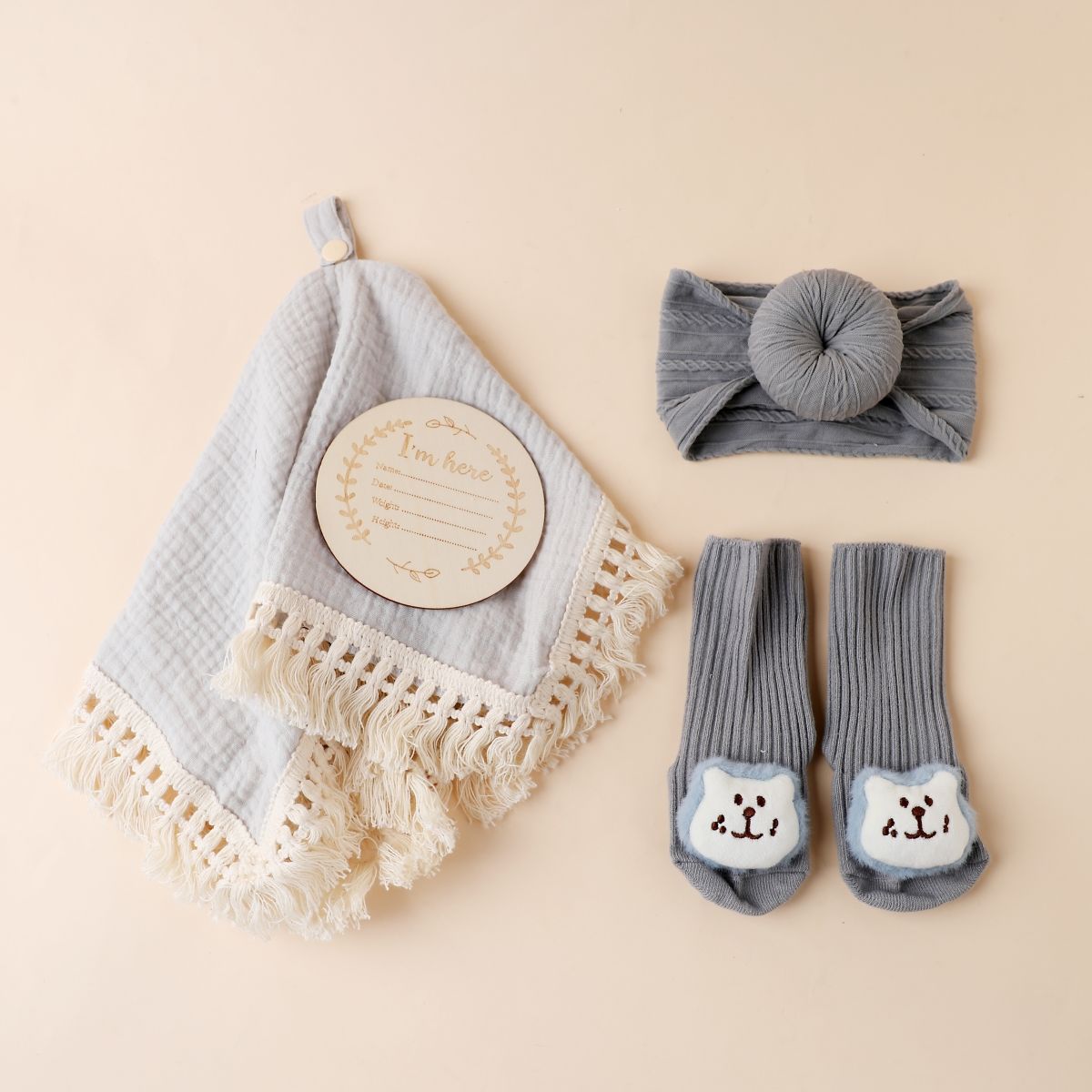 Boxed baby gift set with tassel-trim comforter, accessories and announcement plaque – Grey