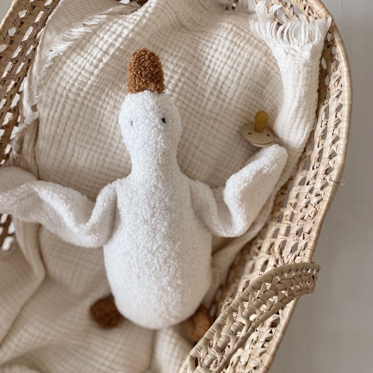 Curly-textured 45 cm plush goose with long neck and orange beak in off-white – view 4 of 13